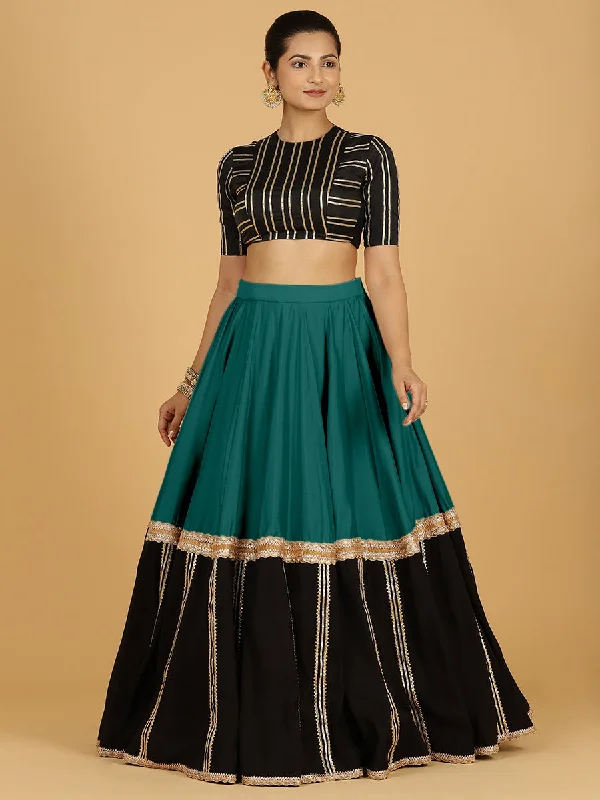 Mastani x Tyohaar | Peacock Green Panelled Lehenga Skirt