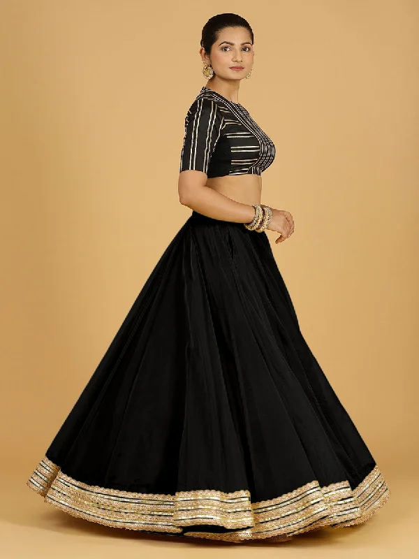 Farah x Tyohaar | Black Panelled Organza Lehenga Skirt