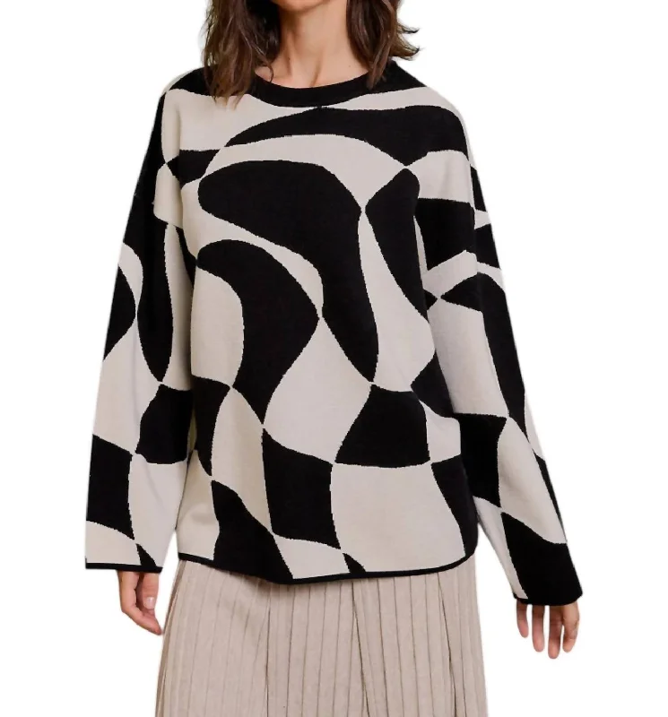 Women's Travel Pullovers-Abstract Checkered Oversized Sweater In Black/off White